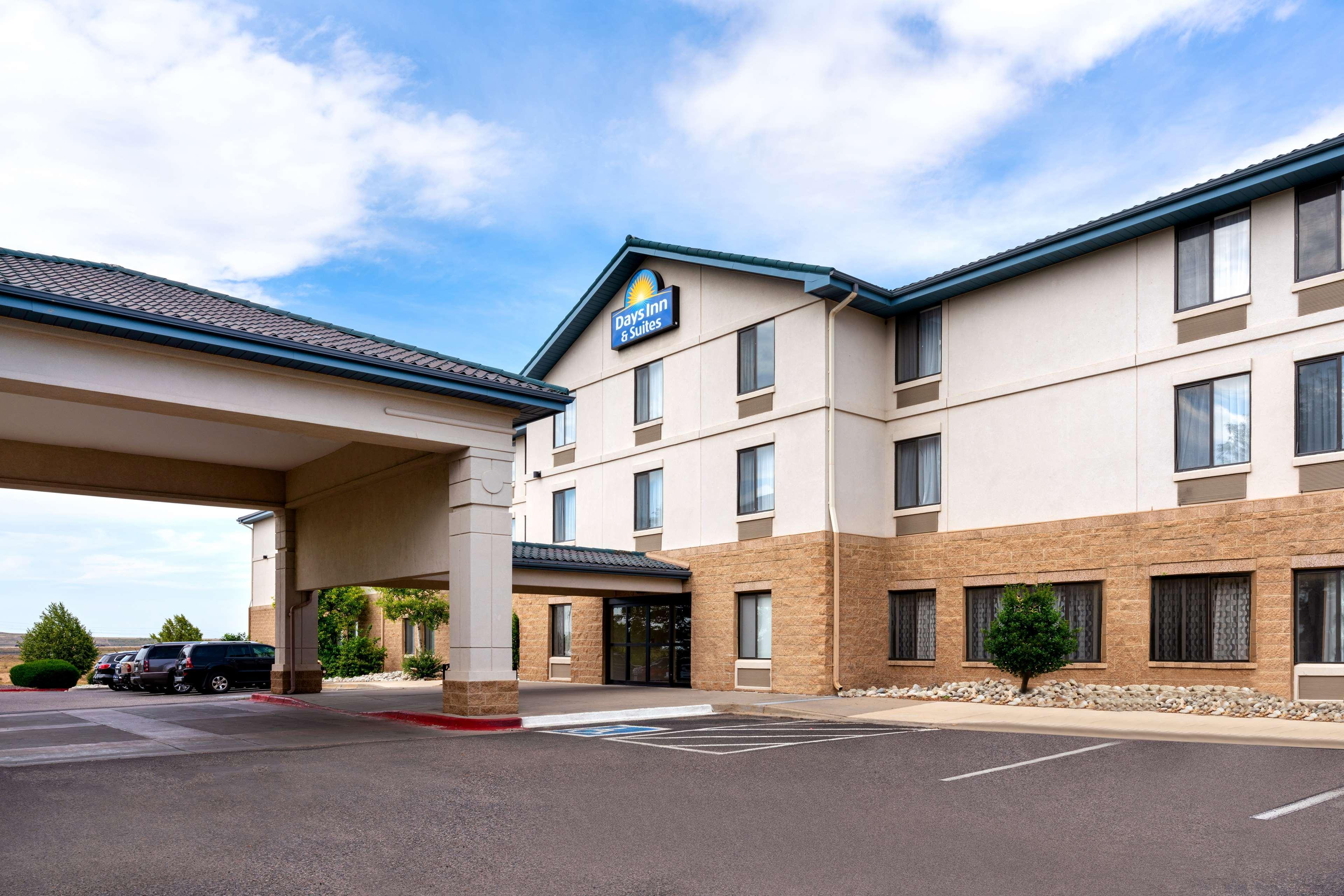 Days Inn & Suites By Wyndham Denver International Airport Zewnętrze zdjęcie