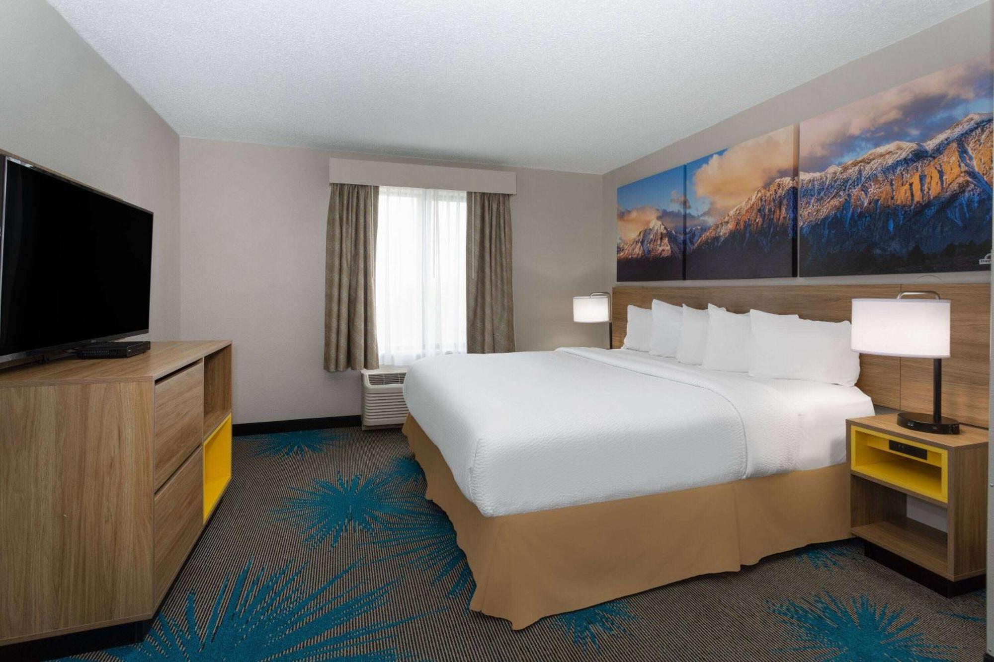 Days Inn & Suites By Wyndham Denver International Airport Zewnętrze zdjęcie