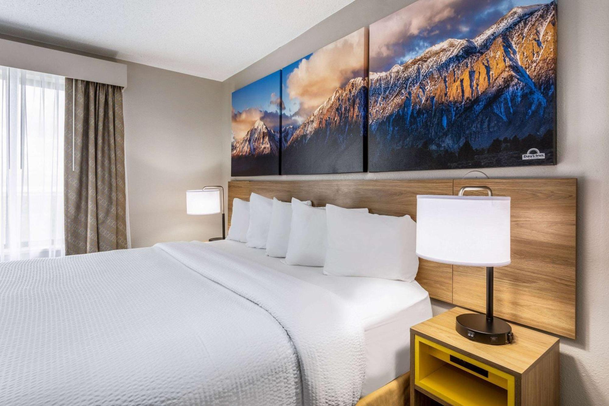 Days Inn & Suites By Wyndham Denver International Airport Zewnętrze zdjęcie