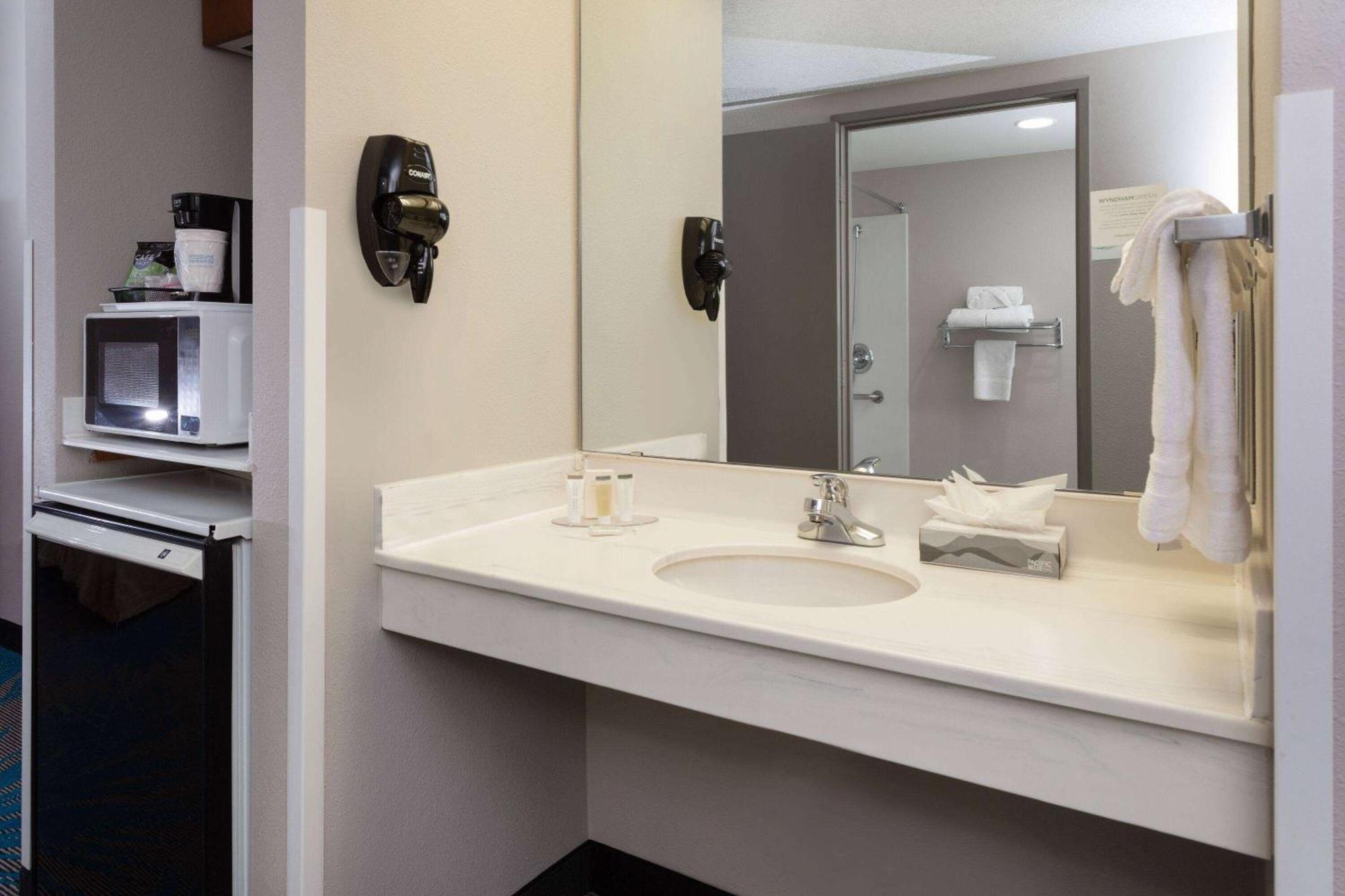 Days Inn & Suites By Wyndham Denver International Airport Zewnętrze zdjęcie