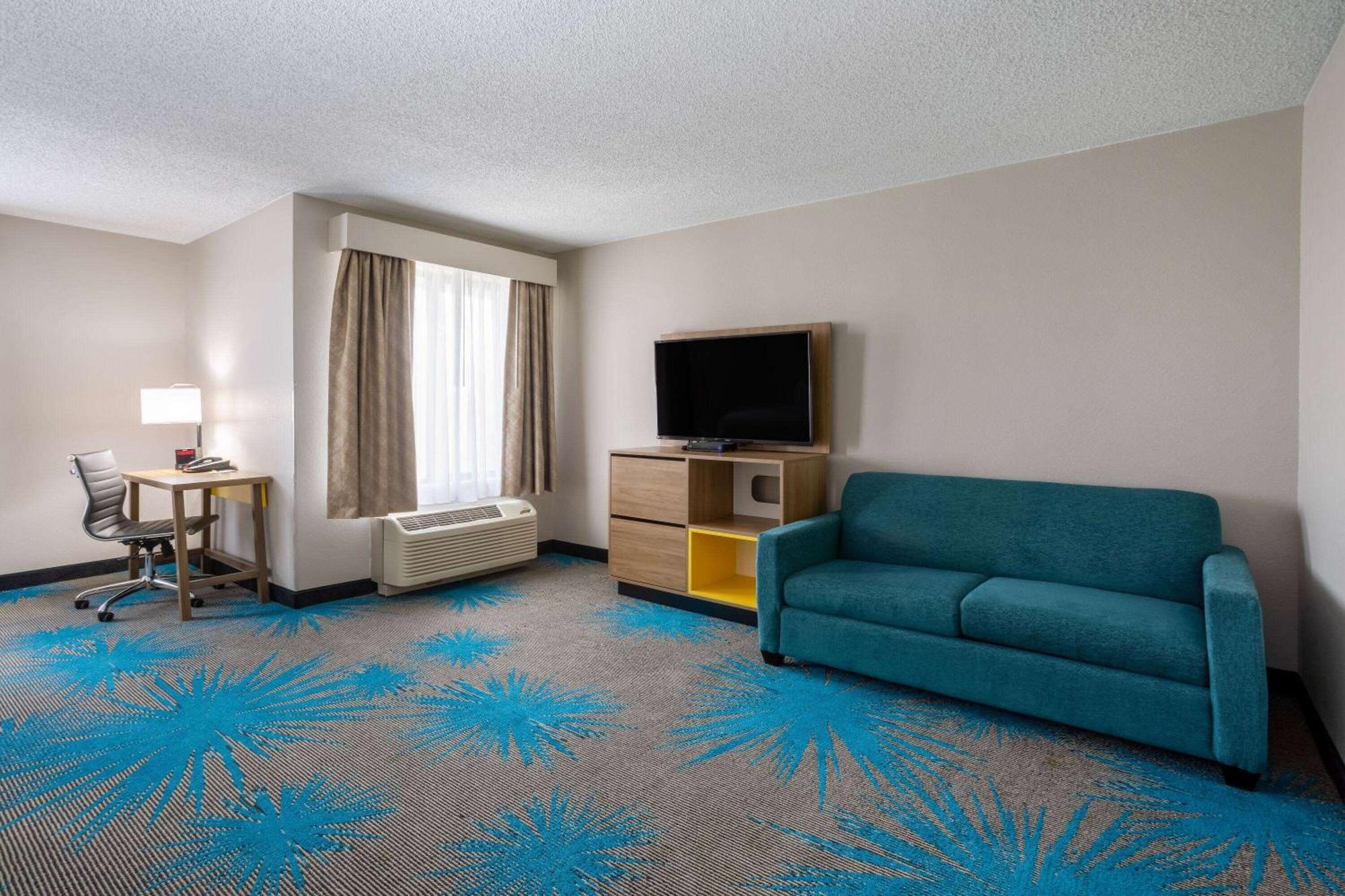 Days Inn & Suites By Wyndham Denver International Airport Zewnętrze zdjęcie
