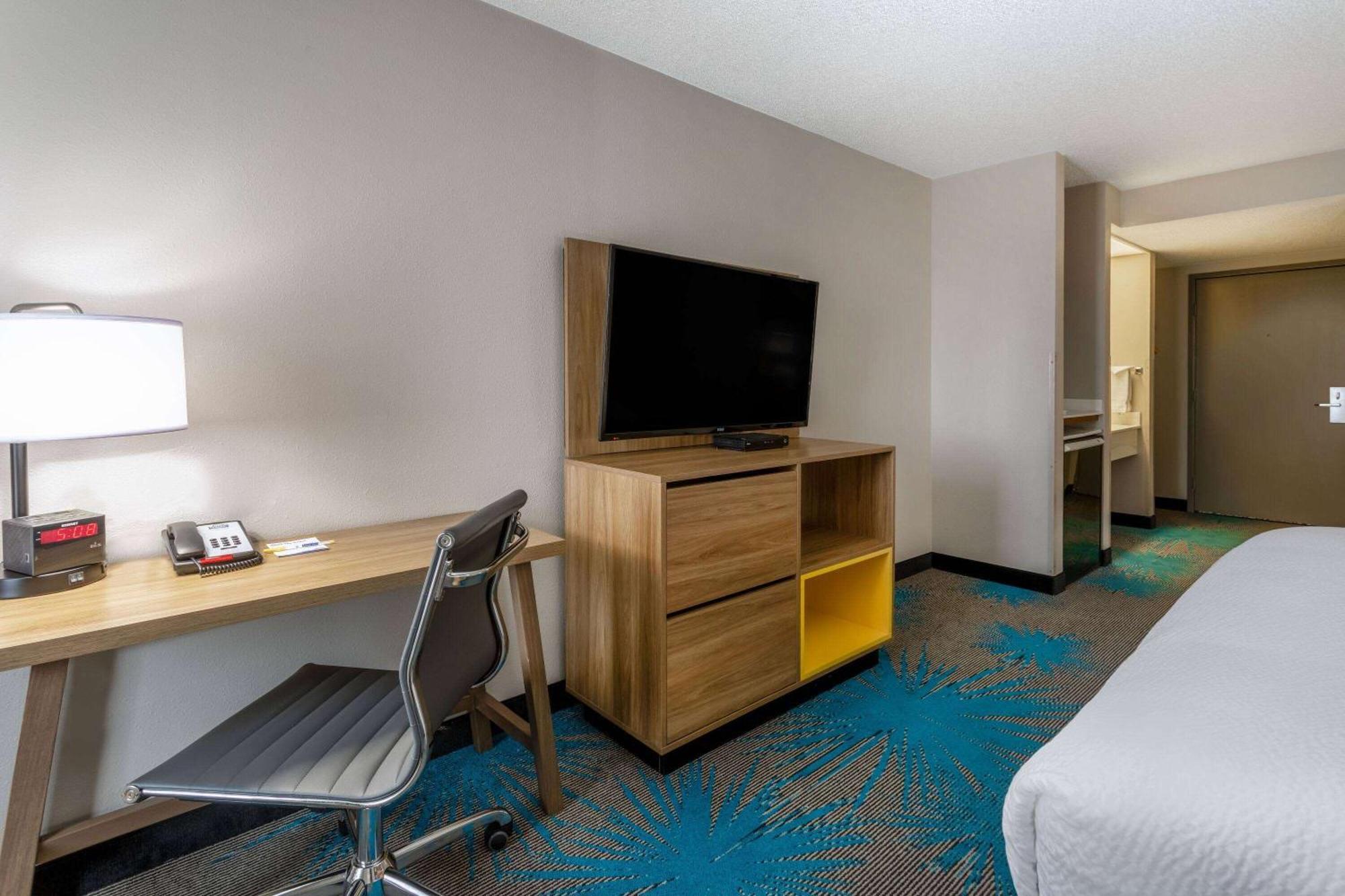 Days Inn & Suites By Wyndham Denver International Airport Zewnętrze zdjęcie
