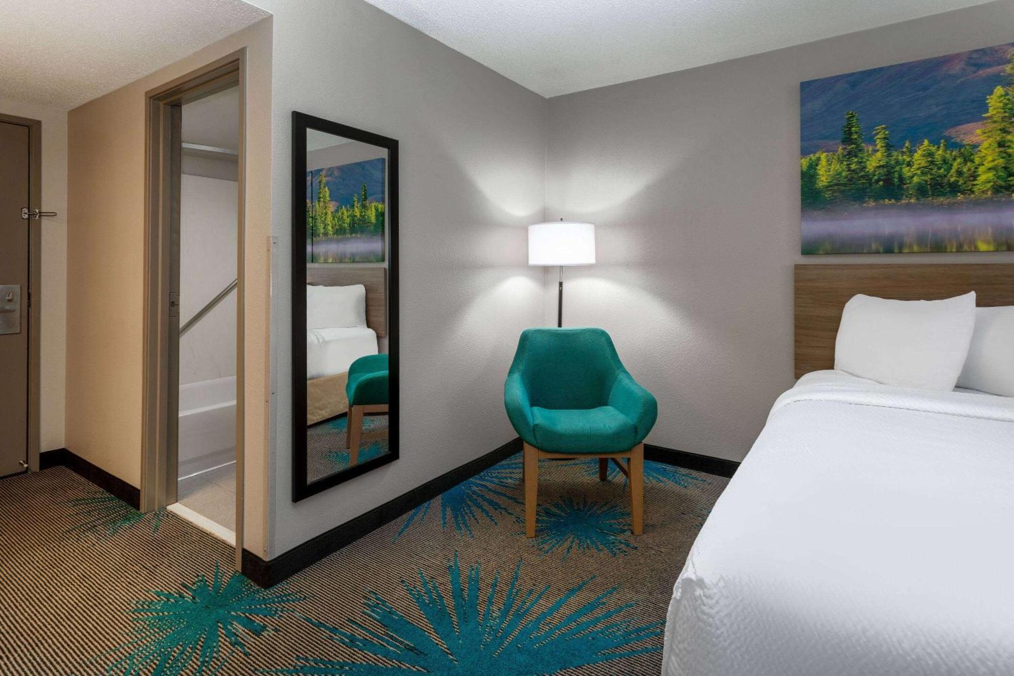 Days Inn & Suites By Wyndham Denver International Airport Zewnętrze zdjęcie