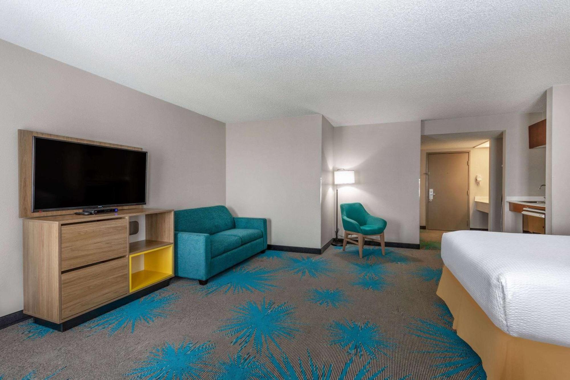 Days Inn & Suites By Wyndham Denver International Airport Zewnętrze zdjęcie