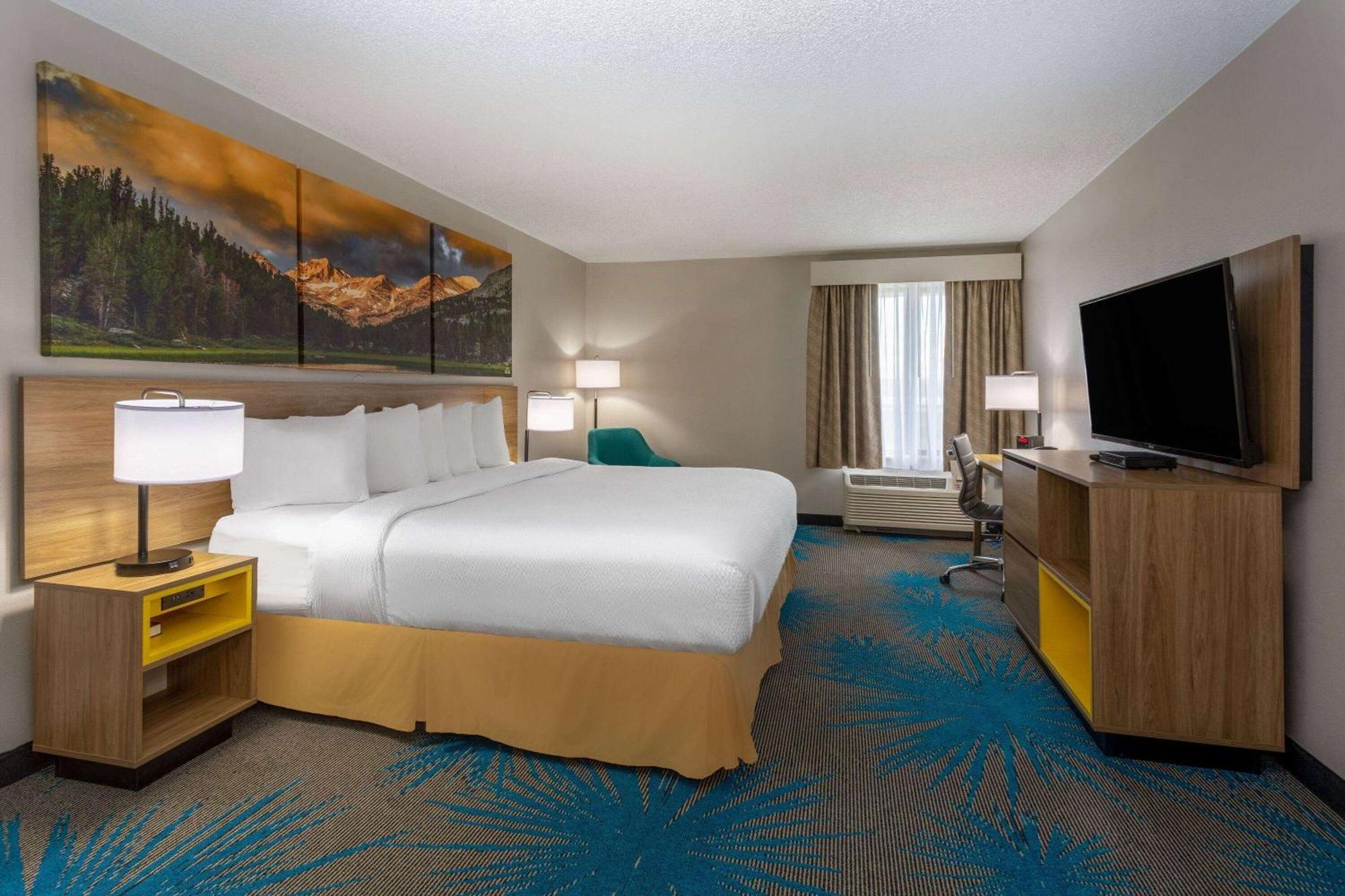 Days Inn & Suites By Wyndham Denver International Airport Zewnętrze zdjęcie