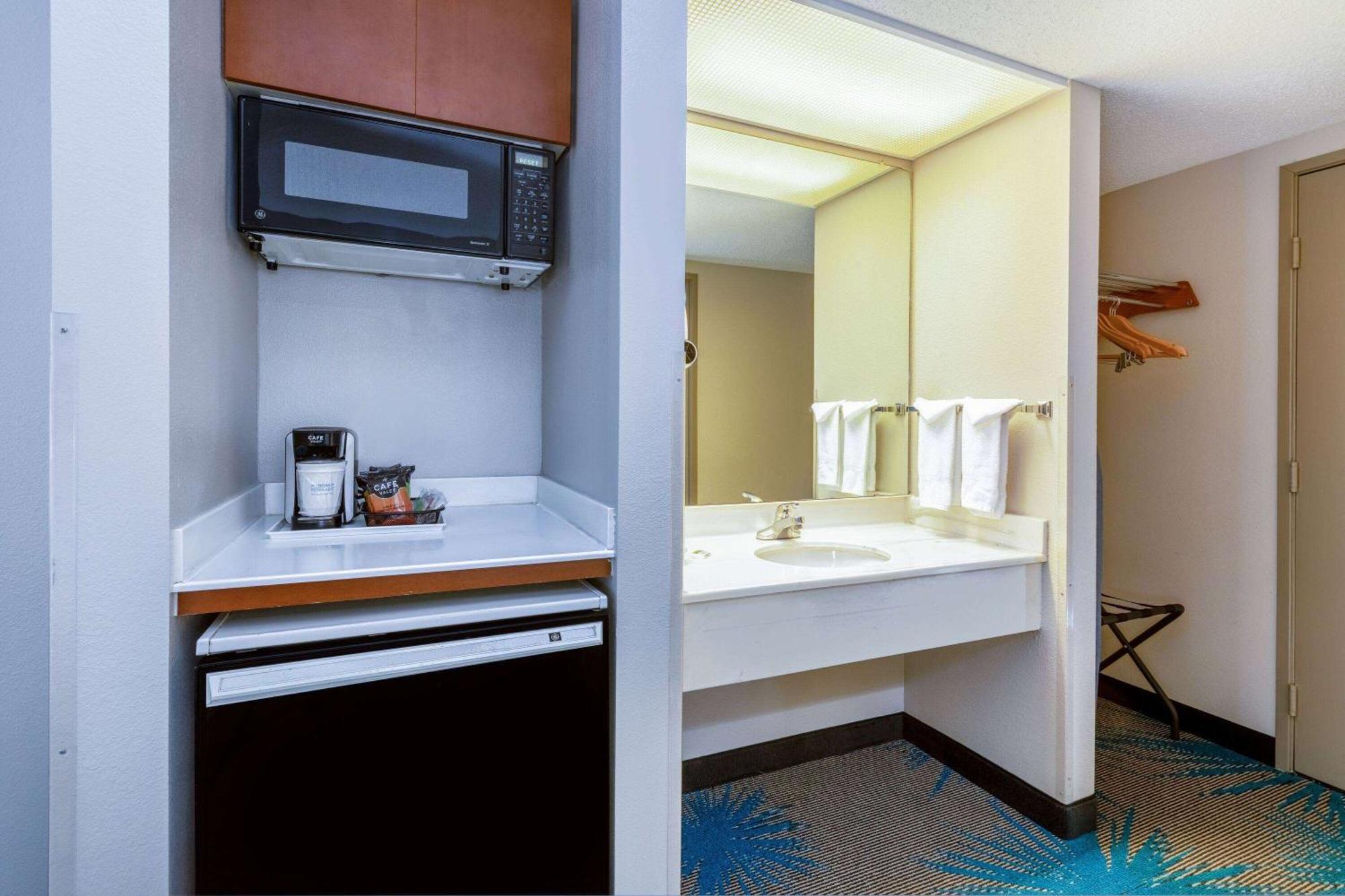 Days Inn & Suites By Wyndham Denver International Airport Zewnętrze zdjęcie