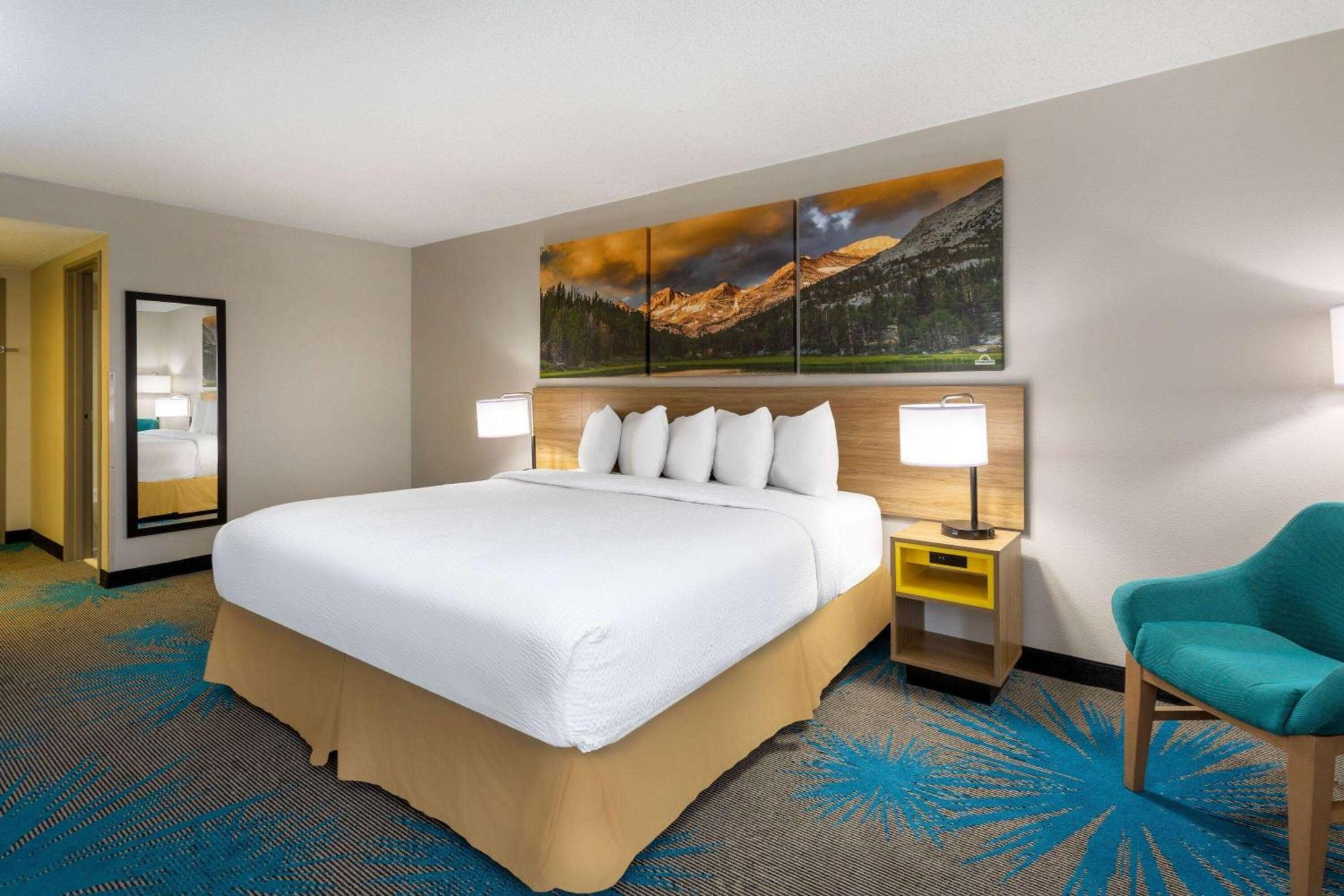 Days Inn & Suites By Wyndham Denver International Airport Zewnętrze zdjęcie