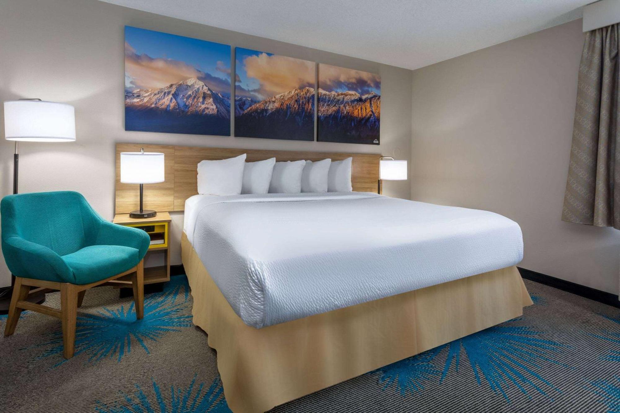 Days Inn & Suites By Wyndham Denver International Airport Zewnętrze zdjęcie
