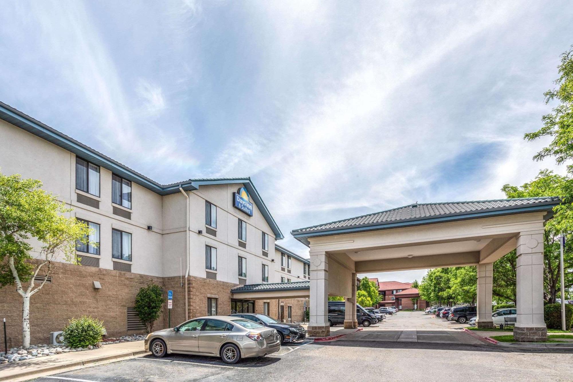 Days Inn & Suites By Wyndham Denver International Airport Zewnętrze zdjęcie