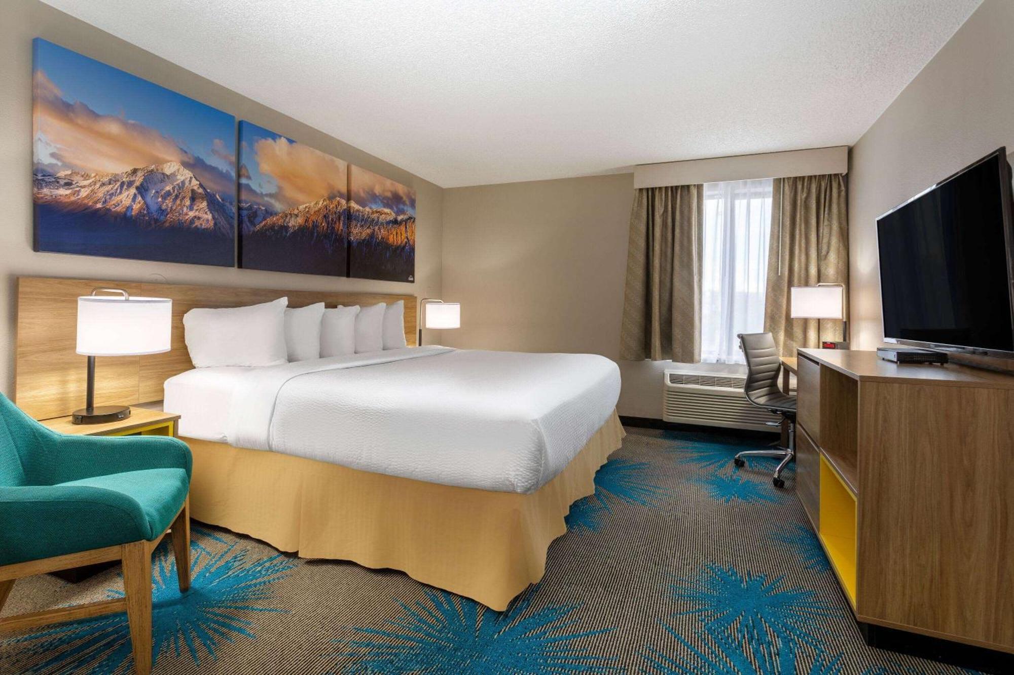 Days Inn & Suites By Wyndham Denver International Airport Zewnętrze zdjęcie