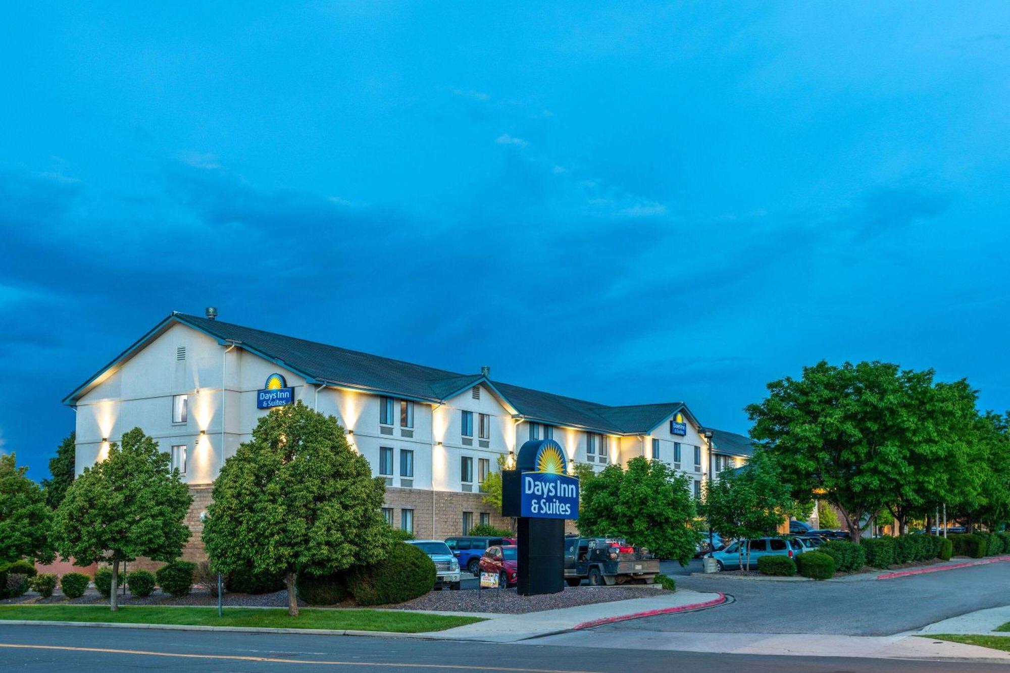 Days Inn & Suites By Wyndham Denver International Airport Zewnętrze zdjęcie