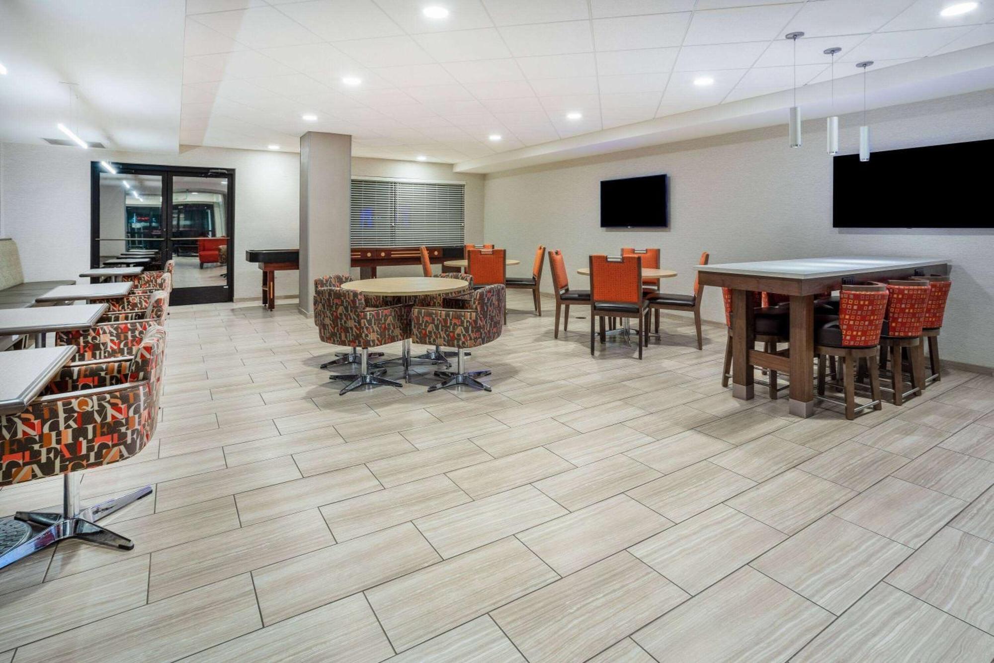 Days Inn & Suites By Wyndham Denver International Airport Zewnętrze zdjęcie